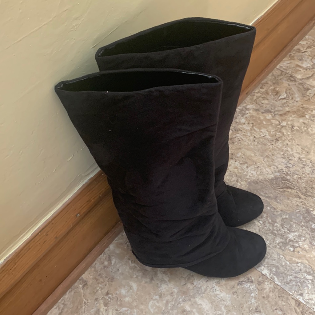 Glaze Black Suede Boots  Preowned